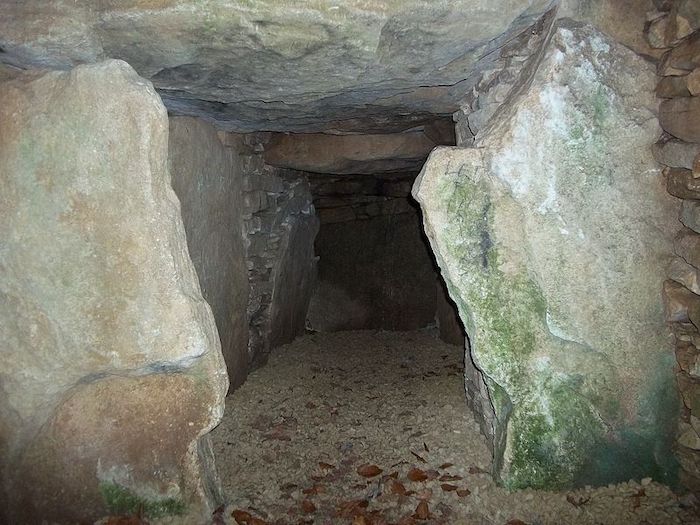 Barrow chamber